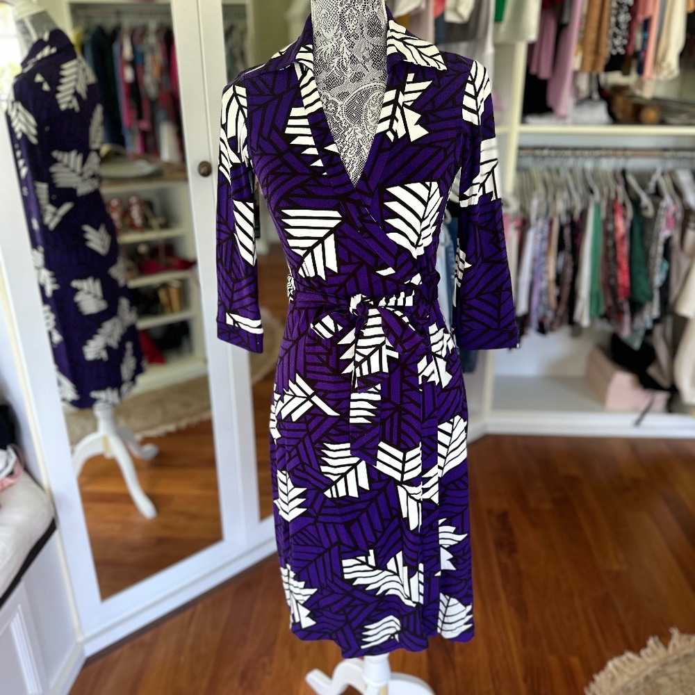 DIANE VON FURSTENBERG midi wrap dress, size 2